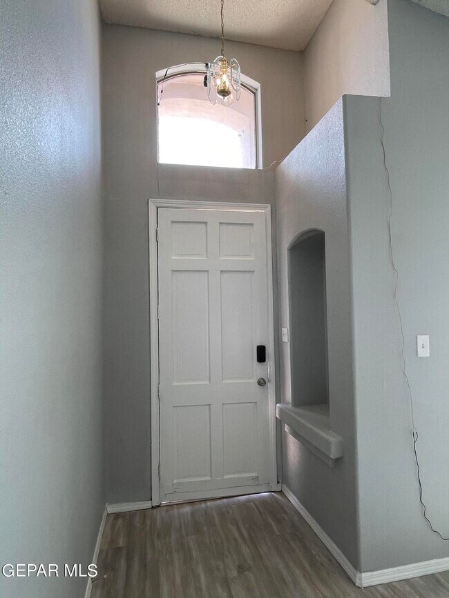 Building Photo - 3701 Trina Pl