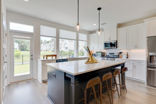 Building Photo - 5631 Fletcher Oaks Dr