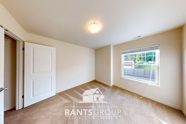Building Photo - 837R