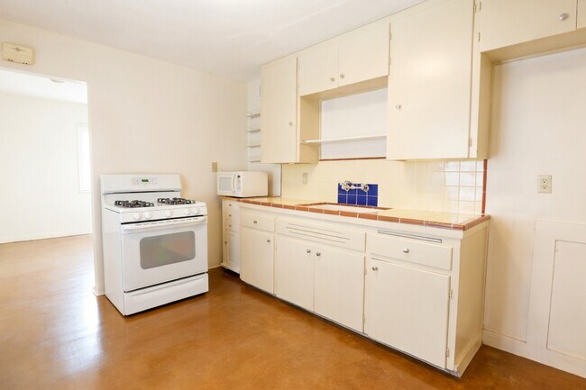 Building Photo - 2632 N Wilson Ave