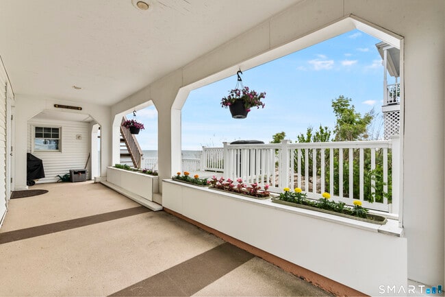 Building Photo - 62 Cosey Beach Ave