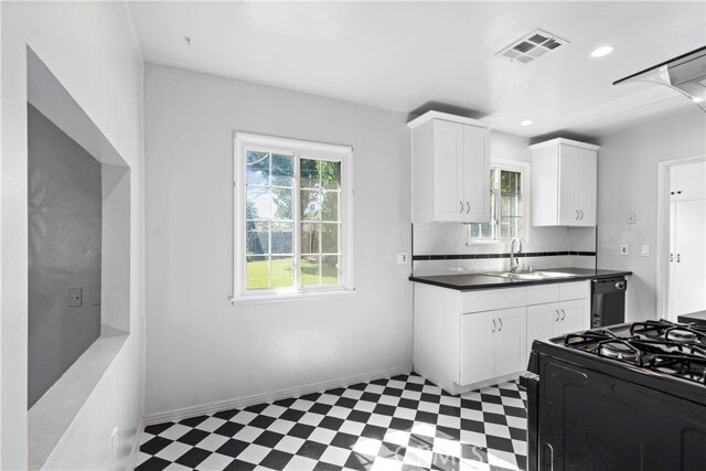 Building Photo - 7721 Oakdale Ave