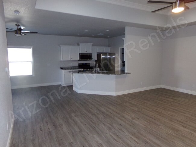 Building Photo - GORGEOUS 3 BEDROOM 2 BATHROOM HOME