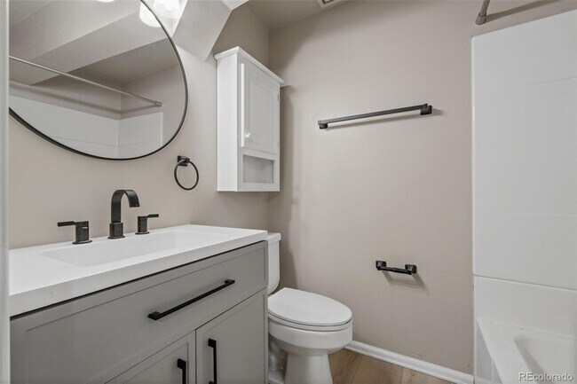 Building Photo - 1321 E Monument St