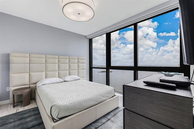 Building Photo - 3131 NE 7th Ave