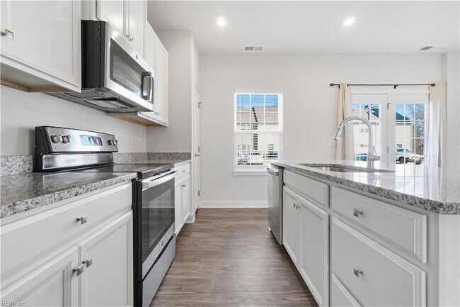 Building Photo - 266 Foxglove Dr