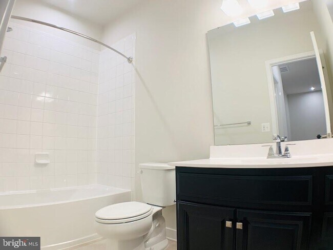 Building Photo - 11380 Willow Green Cir