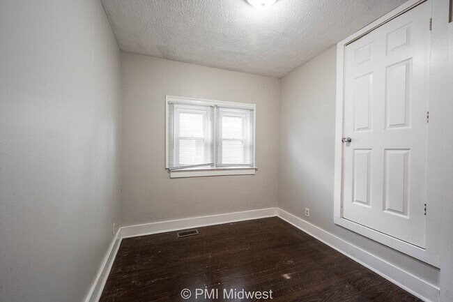 Building Photo - 1621 E 49th St
