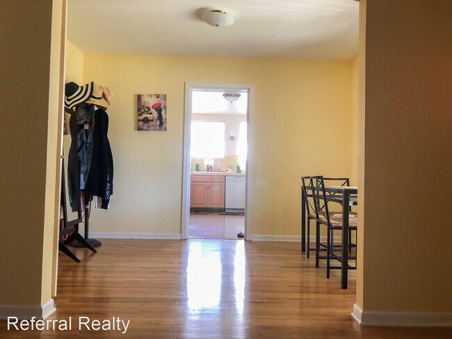 Building Photo - 3 br, 1 bath House - 653 N Baywood Avenue