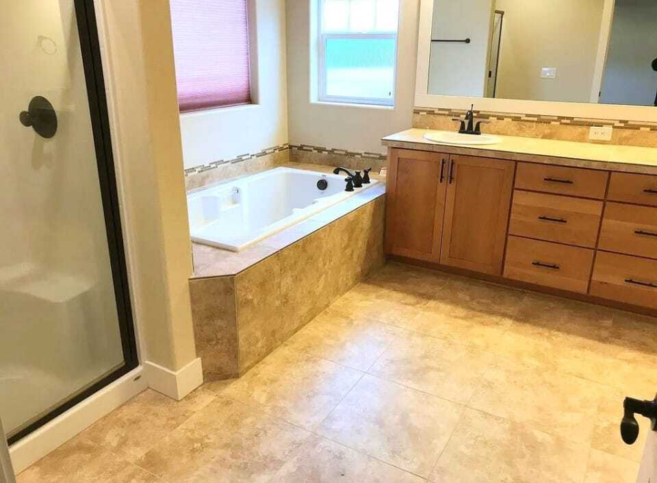 Upper floor - 552 NE 77th Ave