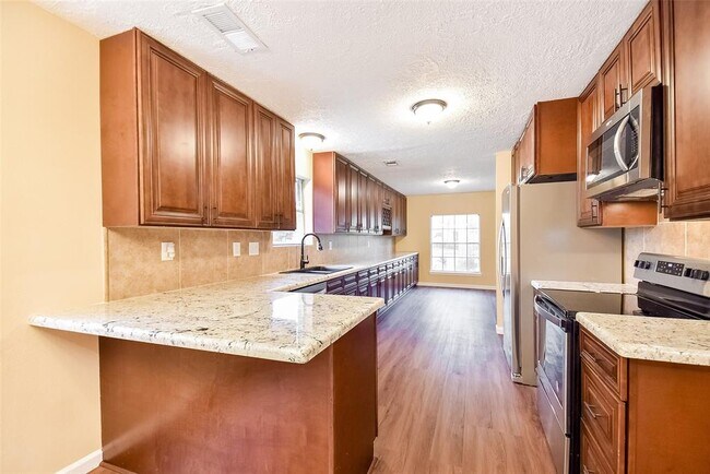 Building Photo - 2910 Colonial Dr