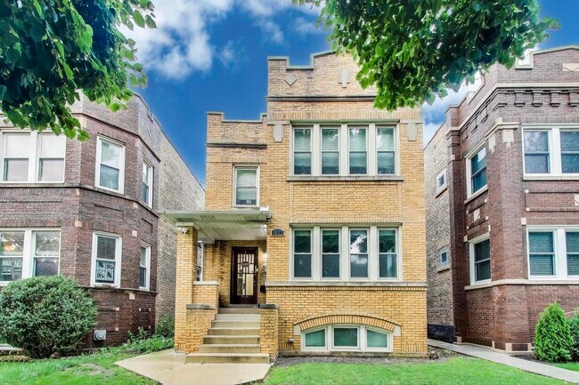 Primary Photo - 3837 N Sawyer Ave