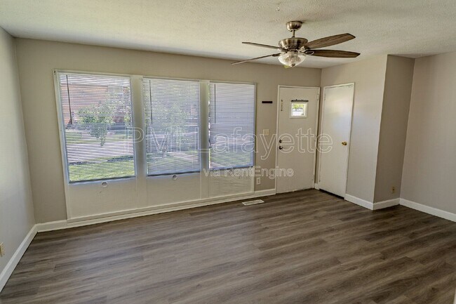 Building Photo - 3302 Longlois Dr