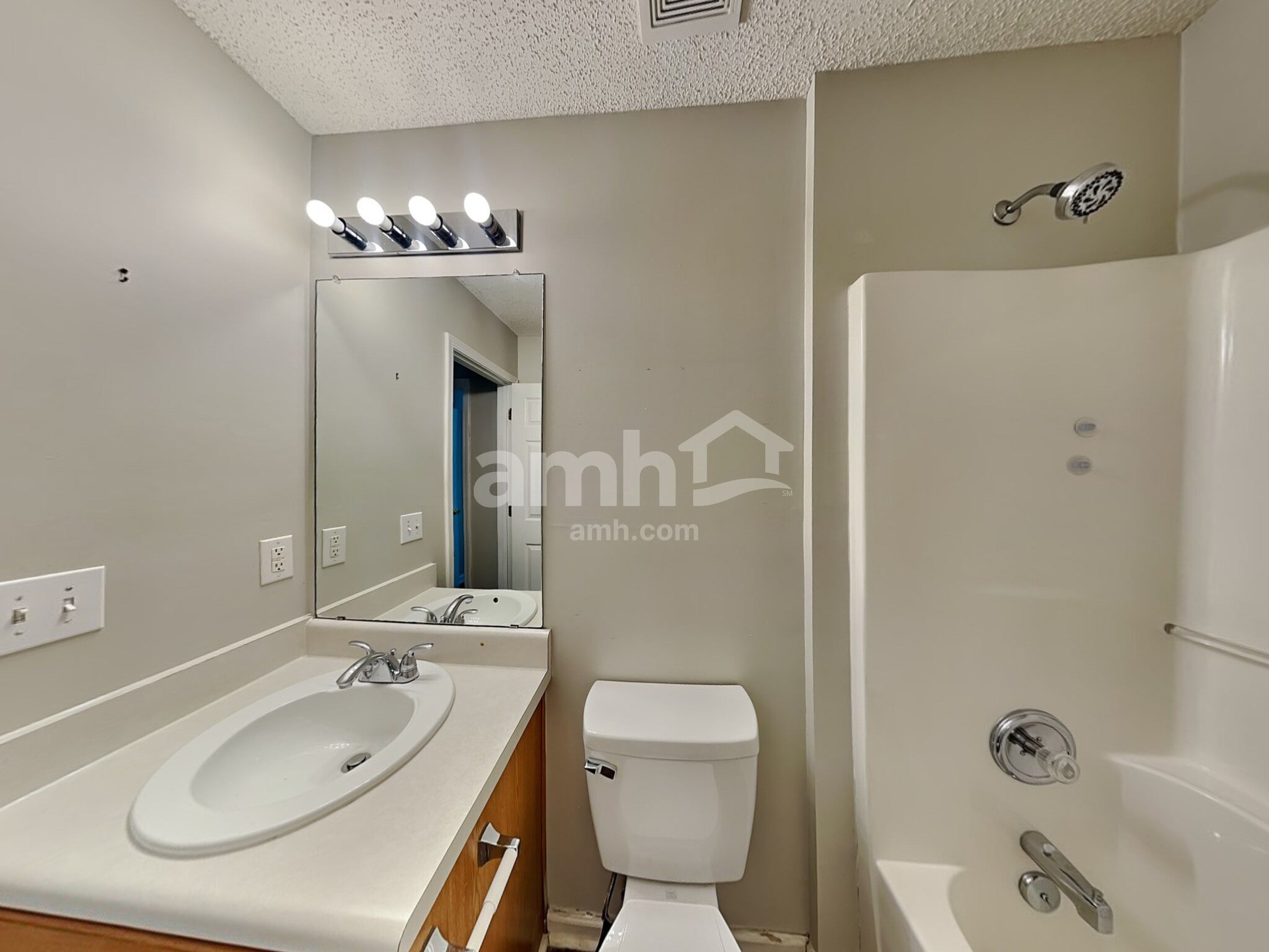 Building Photo - 3928 Edgeview Dr