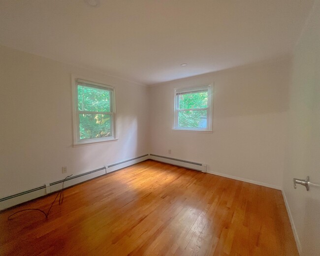 Building Photo - 64 B Polk Ave