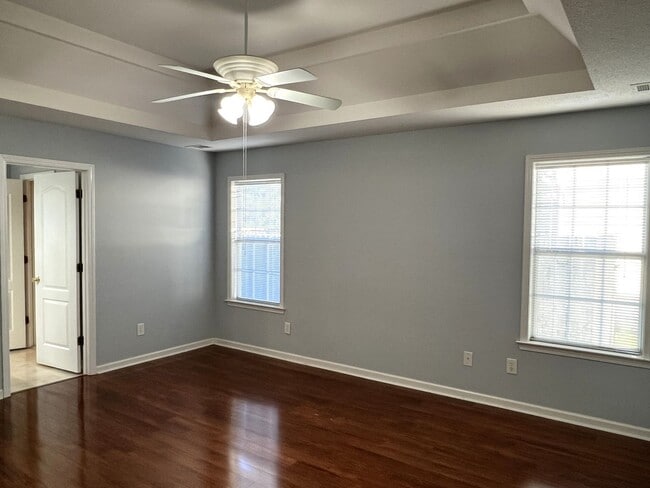 Building Photo - Absolutely Adorable Home Near Lake Joy Elementary