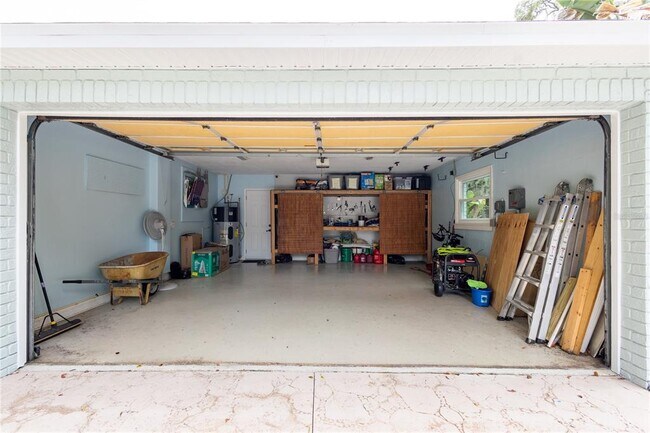 Building Photo - 615 Valle Vista Dr