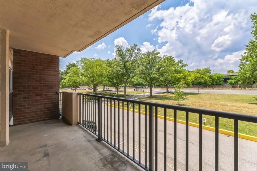 Building Photo - 1300 Army Navy Dr