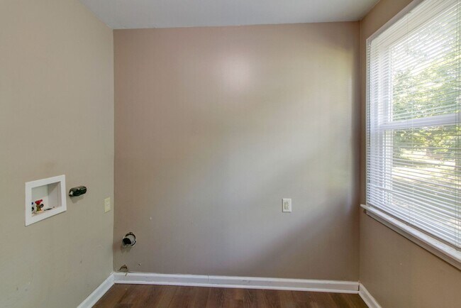 Building Photo - 430 Kelly Ln