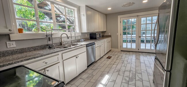 Building Photo - 1389 Agnes Pl