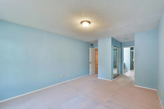 Building Photo - 47 Doranne Ct