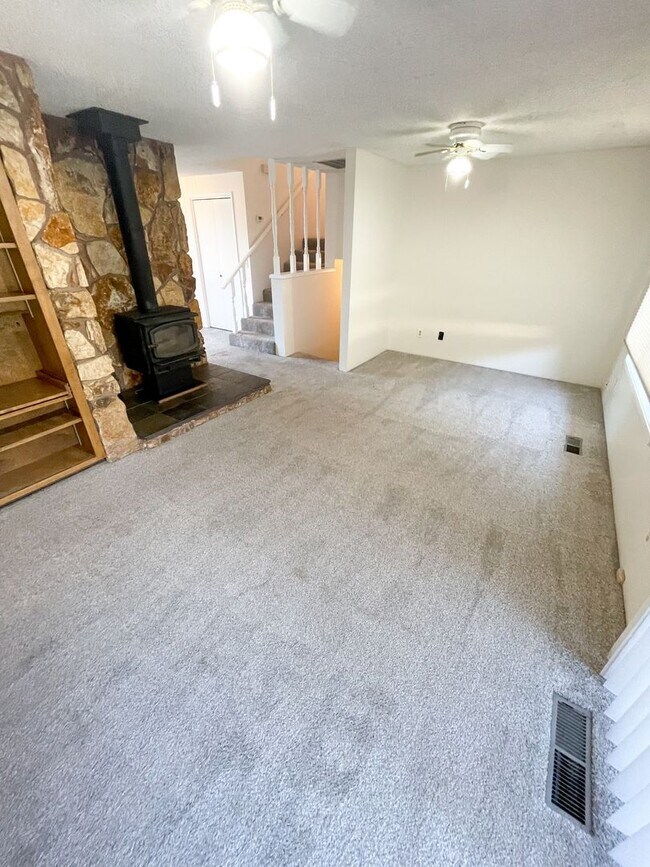 Building Photo - 3 Bedroom, 2 bath Spacious home in Moyina ...