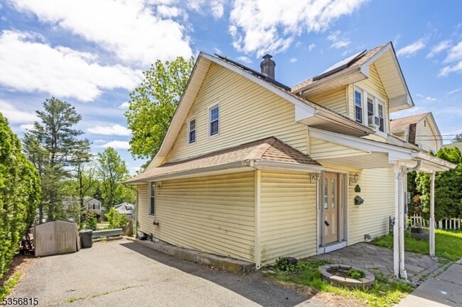 Building Photo - 16 E Munson Ave