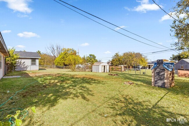 Building Photo - 4717 Bonny Dr