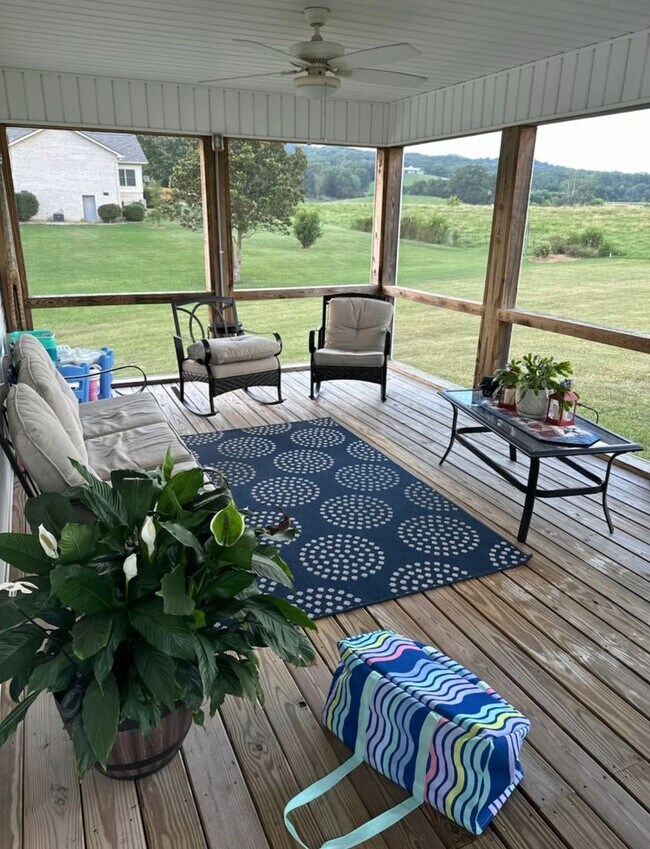 Building Photo - Rutledge 37861 - Beautifully Modernized 3 Bedroom, 2 Bath Home in Deer Ridge Subdivision! - Call ...