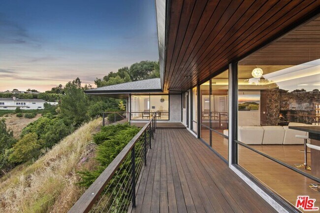 Building Photo - 6112 Via Subida