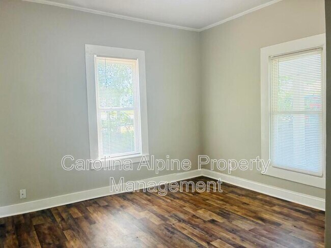 Building Photo - 1219 4th St