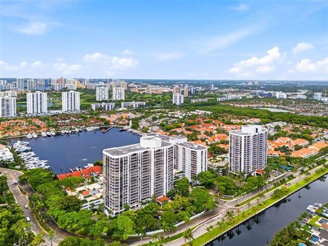 Building Photo - 3610 Yacht Club Dr