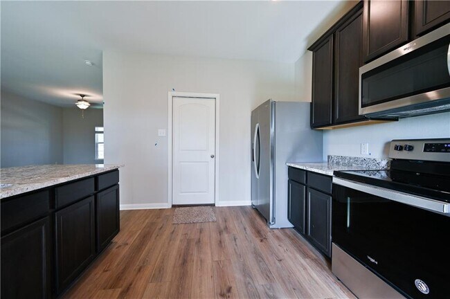 Building Photo - 252 Mount Vernon Way