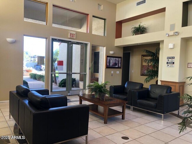 Building Photo - 11375 E Sahuaro Dr