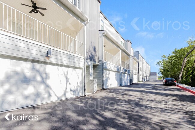 Building Photo - 1666 S. Razorback Road