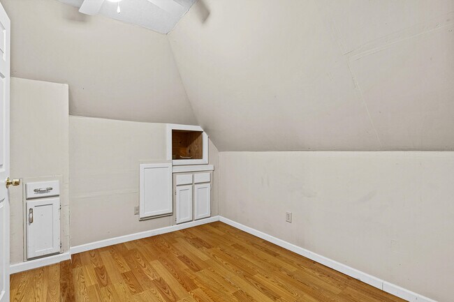 Building Photo - 15 Mulberry Ln