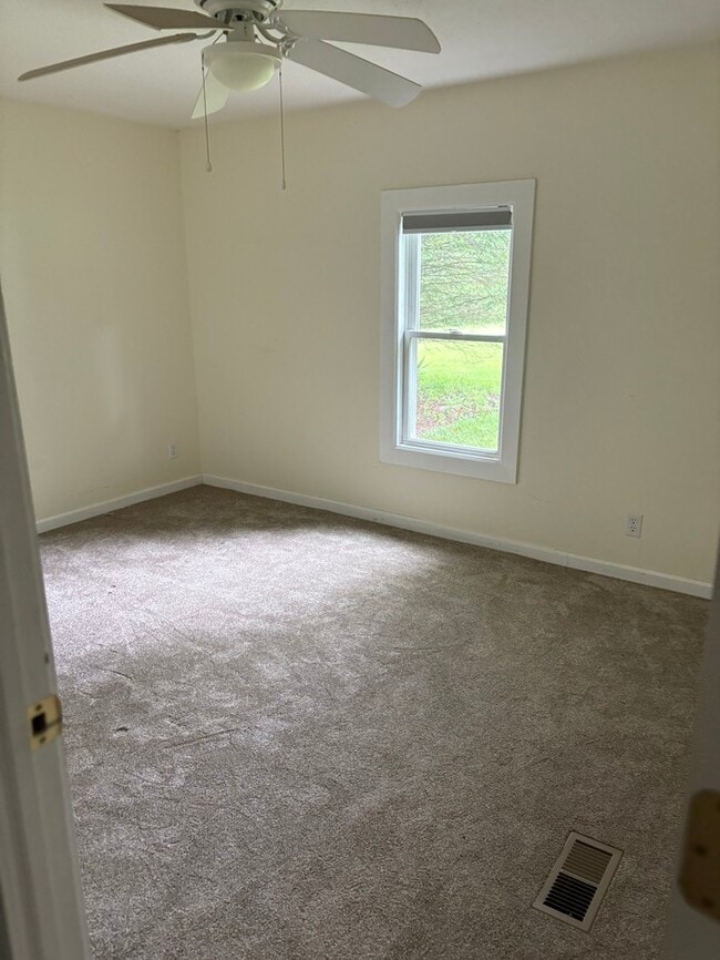 Building Photo - Charming 4 beds 2 baths in Johnstown!