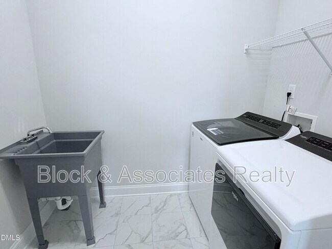 Building Photo - 1028 Bravura Dr