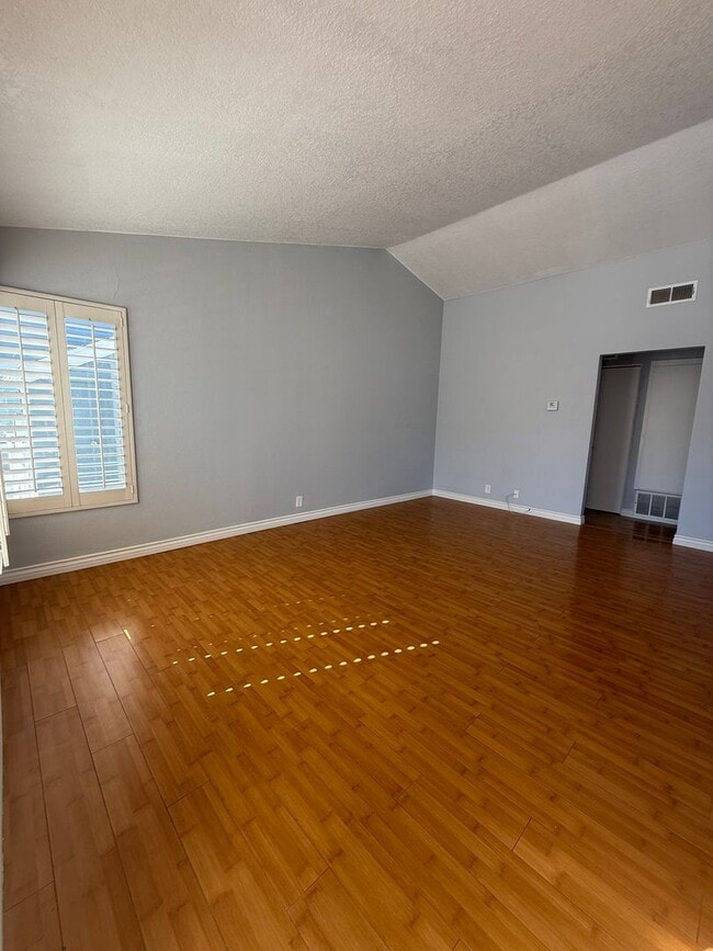 Building Photo - 2 Bedroom 2 bath Condo in Irvine