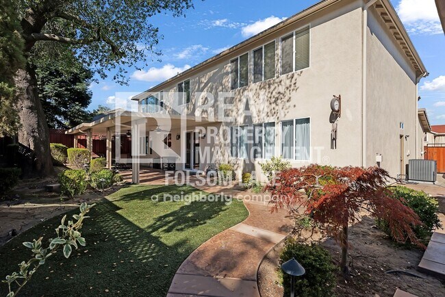 Building Photo - Fully furnished 5bd 3ba home in desirable Carmichael neighborhood