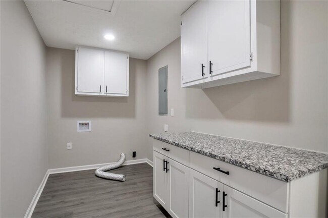 Building Photo - 4620 Central Dr