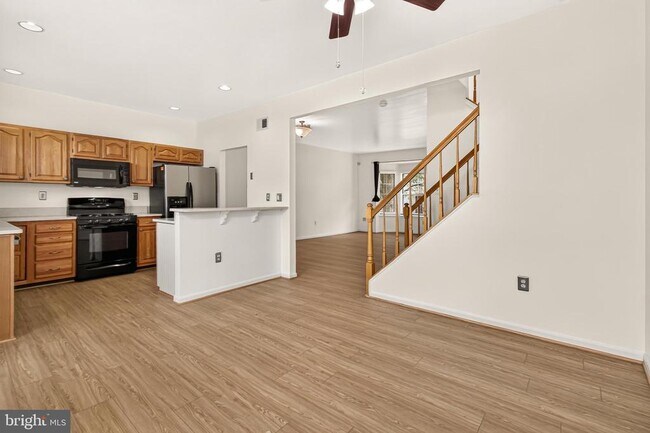 Building Photo - 14637 Stream Pond Dr
