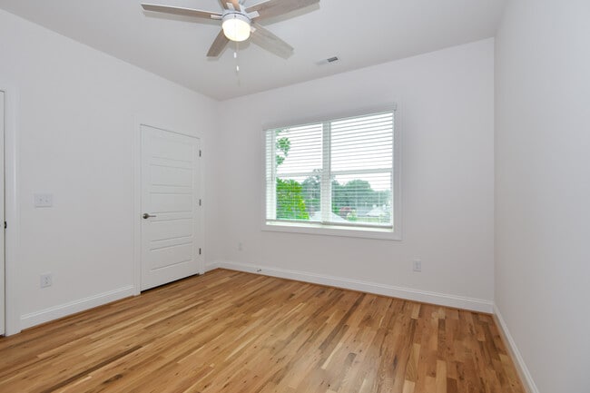 Building Photo - 503 S Chapman St