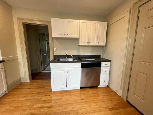 Building Photo - Mansfield Heights | 317-319 Mansfield St.