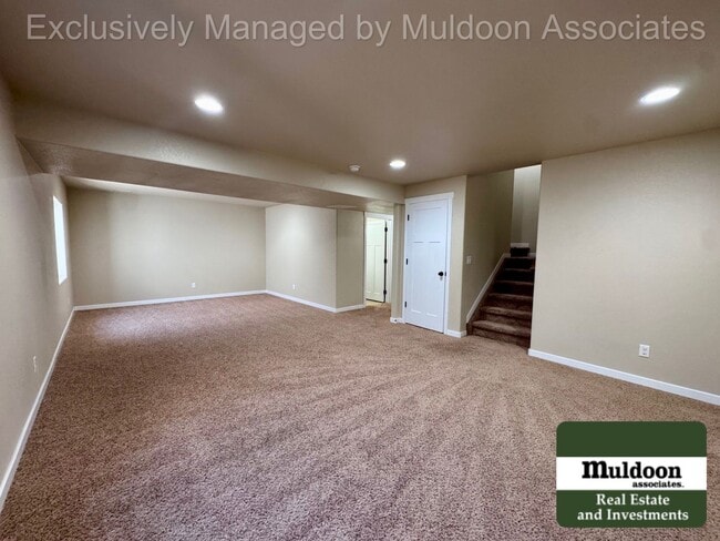 Building Photo - Spacious 5 Bedroom, 3.5 Bath Home with 3-Car Garage, and Pet-Friendly Living in 80925!