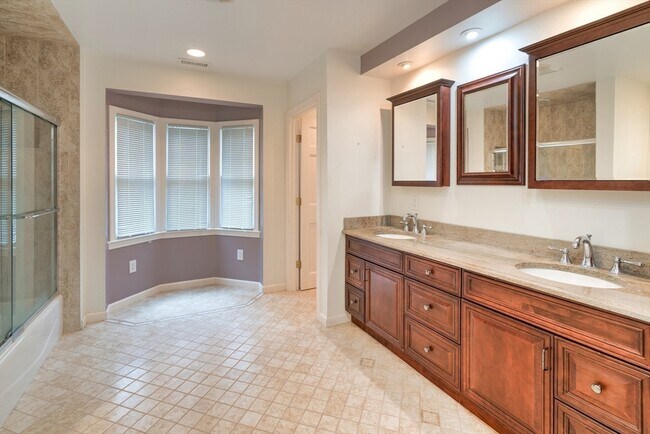 Building Photo - 41 Carriage Way