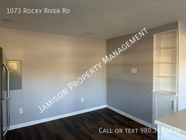 Building Photo - 1073 Rocky River Rd