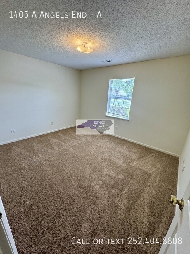 Building Photo - 1405 Angels End