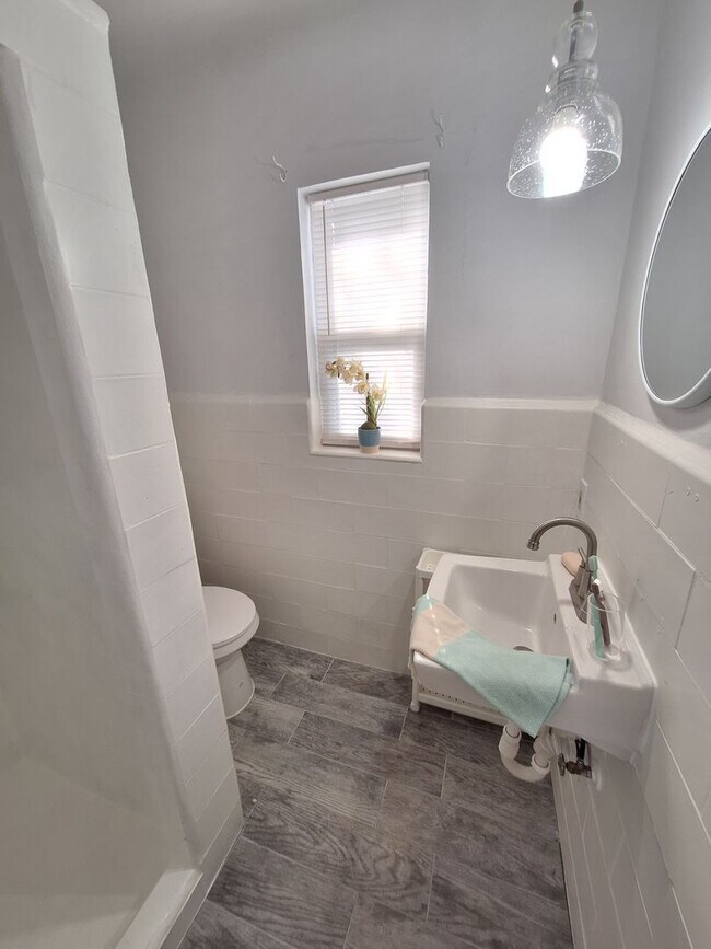 Building Photo - NSB FURNISHED EFFICIENCY UNIT-ALL UTILITIES INCLUDED INCLUDING WI-FI!