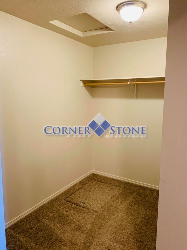 Building Photo - Great Home Near Settlers Park!